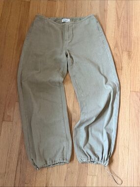 Women’s Cargo Drawstring Hem Jeans in Olive Tan